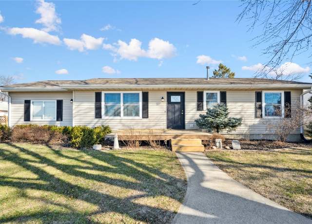 Property at 1305 W 4th St, Vinton, IA 52349, 3 beds, 2 baths