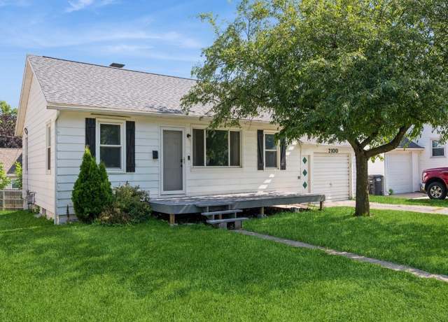 Property at 2100 10th Ave, Marion, IA 52302, 3 beds, 1 bath