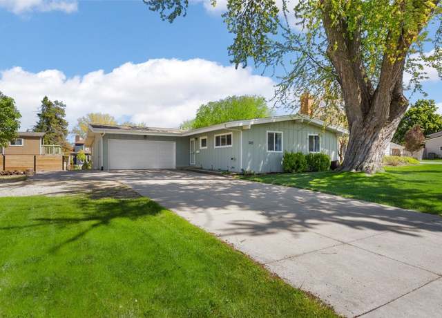 Property at 302 Red Fox Rd SE, Cedar Rapids, IA 52403, 4 beds, 2.5 baths