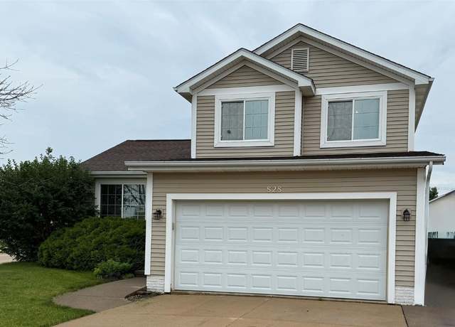 Property at 828 73rd St NE, Cedar Rapids, IA 52402, 3 beds, 2.5 baths