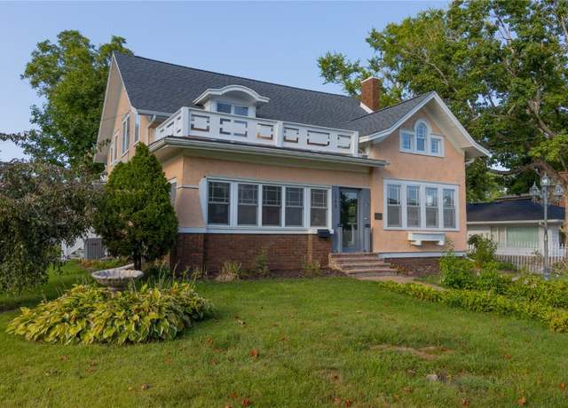 Property at 1540 8th Ave, Marion, IA 52302, 4 beds, 2.5 baths
