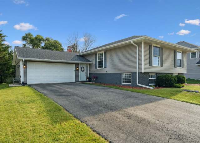 Property at 3960 Willowood Ave, Marion, IA 52302, 5 beds, 3 baths