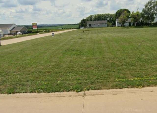 Property at 829 Main St S #3, Center Point, IA 52213