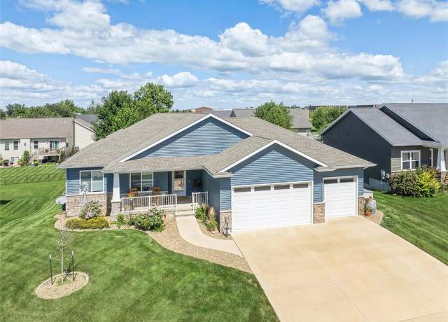 Property at 620 Oak Park Cir, Marion, IA 52302, 5 beds, 3 baths
