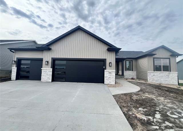 Property at 532 Davis Dr NE, Mt Vernon, IA 52314, 5 beds, 3 baths