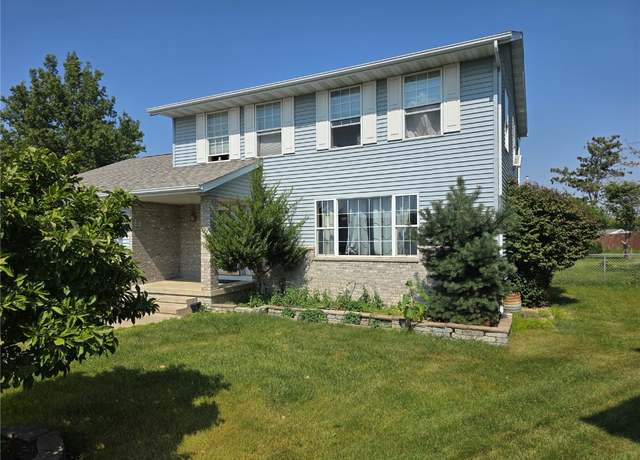 Property at 123 Rich Mar Ct NW, Cedar Rapids, IA 52405, 4 beds, 3.5 baths