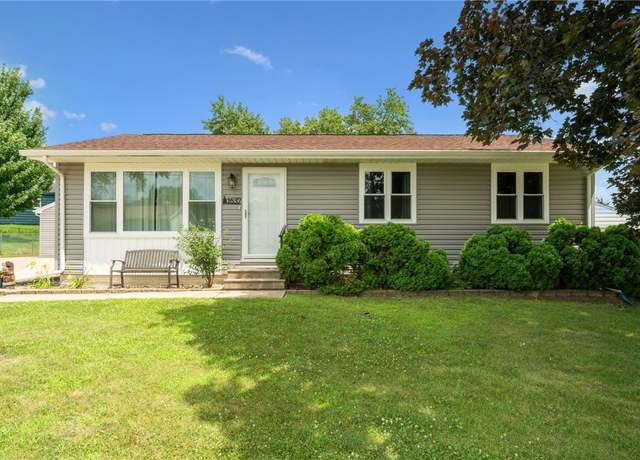 Property at 1637 Elaine Dr NW, Cedar Rapids, IA 52405, 3 beds, 1 bath