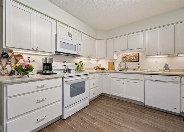 Property at 2131 1st Ave SE #310, Cedar Rapids, IA 52402, 2 beds, 2 baths