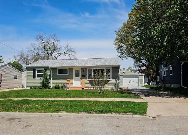 Property at 1626 Texas Ave NE, Cedar Rapids, IA 52402, 4 beds, 1.5 baths
