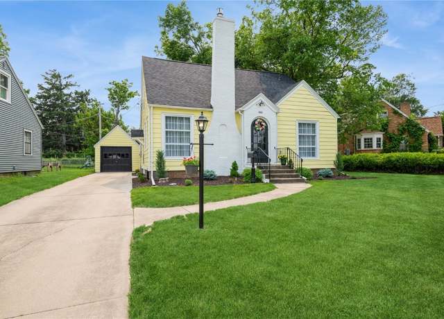 Property at 2662 Country Club Pkwy SE, Cedar Rapids, IA 52403, 4 beds, 2 baths