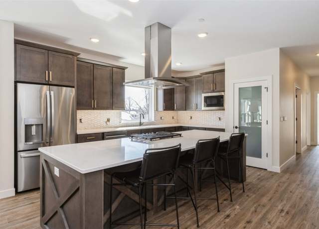 Property at 1953 SE 1st Ave #301, Cedar Rapids, IA 52403, 2 beds, 2 baths