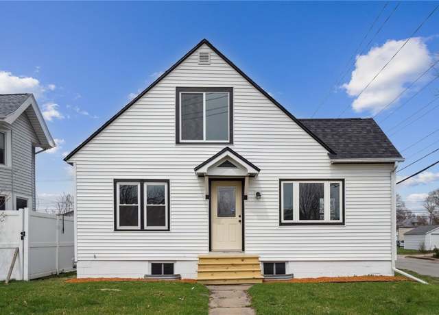 Property at 1000 E Ave Ave NW, Cedar Rapids, IA 52405, 3 beds, 1.5 baths