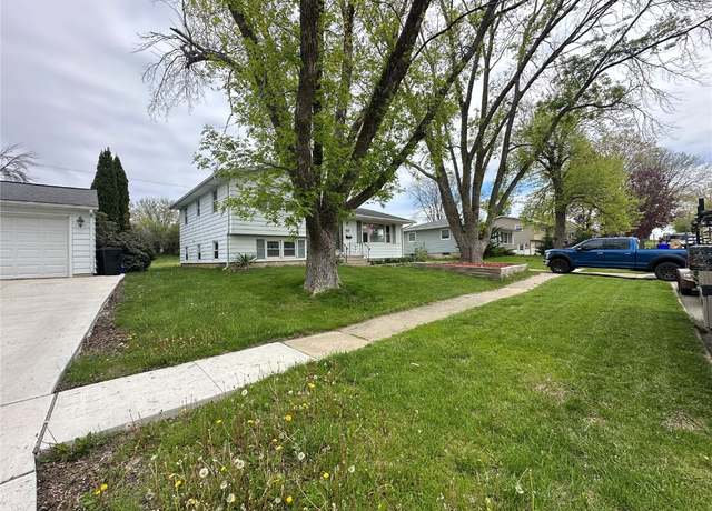 Property at 2770 24th Ave Ave, Marion, IA 52302, 4 beds, 2 baths