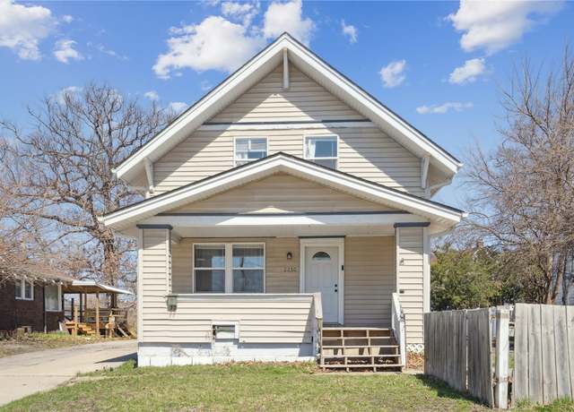 Property at 2230 Mount Vernon Rd SE, Cedar Rapids, IA 52403, 3 beds, 2 baths