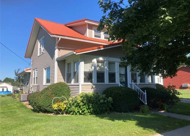 Property at 909 S 8th Ave, Vinton, IA 52349, 3 beds, 2 baths