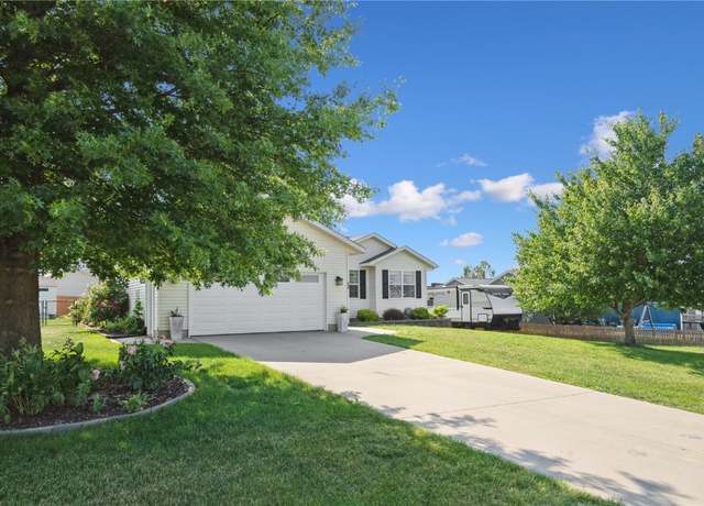 Property at 602 Grace Ave Ave, Urbana, IA 52345, 5 beds, 3 baths