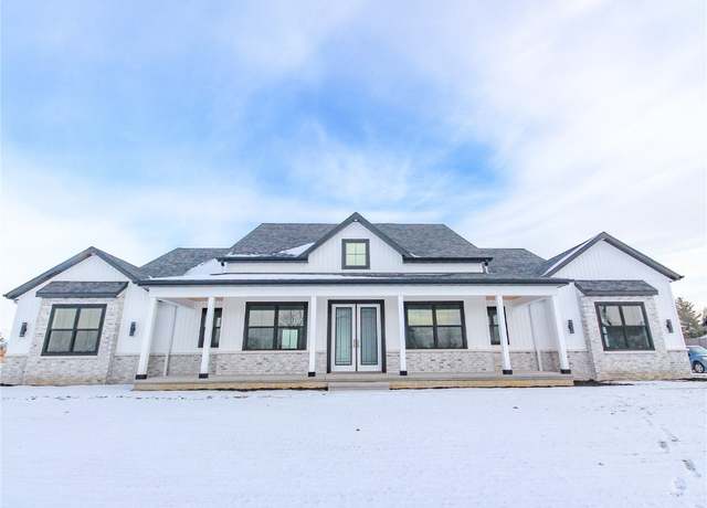 Property at 1050 Marks Way SW, Cedar Rapids, IA 52404, 4 beds, 4.5 baths