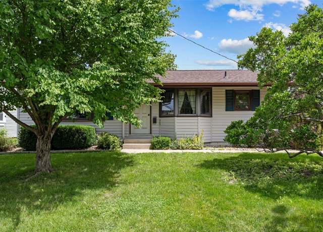 Property at 203 C Ave, Hiawatha, IA 52233, 2 beds, 2 baths
