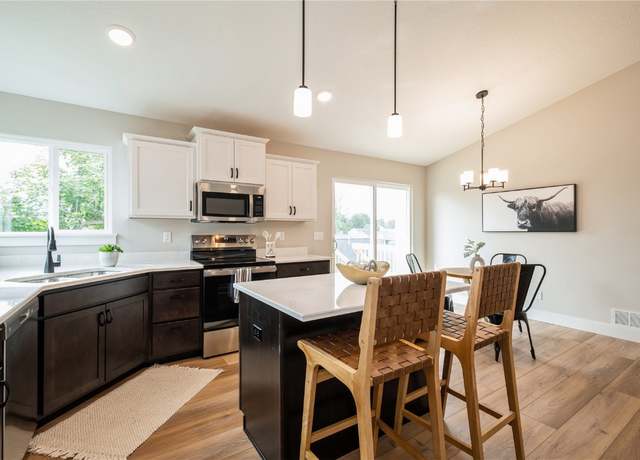 Property at 1919 Holly Meadow Ave SW, Cedar Rapids, IA 52404, 3 beds, 2 baths