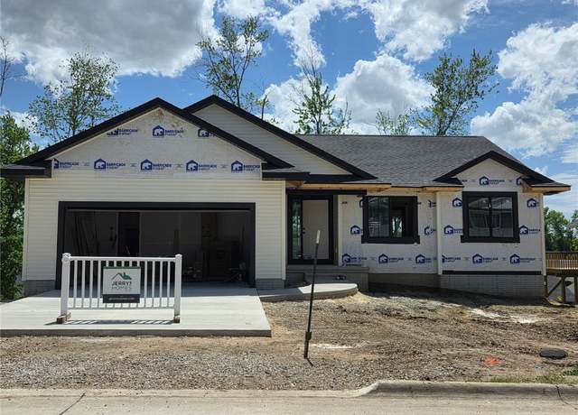 Property at 1907 Holly Meadow Ave SW, Cedar Rapids, IA 52404, 3 beds, 2 baths