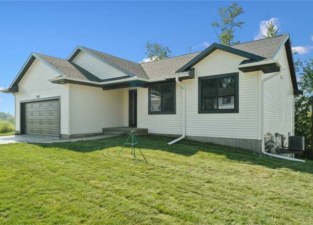 Property at 1907 Holly Meadow Ave SW, Cedar Rapids, IA 52404, 3 beds, 2 baths