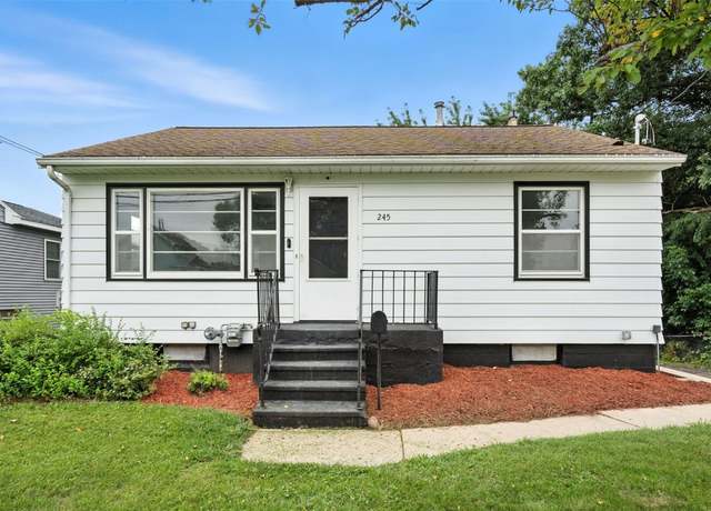 Property at 245 8th Ave, Marion, IA 52302, 3 beds, 2 baths