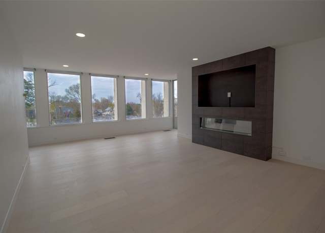 Property at 2222 1st Ave #305, Cedar Rapids, IA 52402, 2 beds, 2 baths