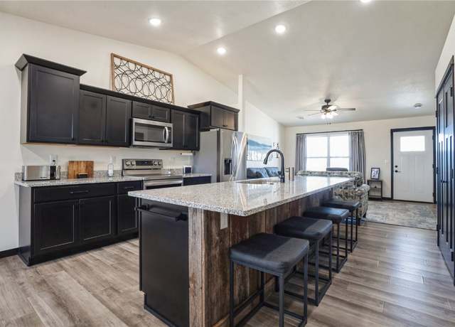 Property at 156 Towne Centre Dr, Urbana, IA 52345, 2 beds, 2 baths