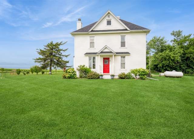 Property at 6707 28th Ave, Newhall, IA 52315, 5 beds, 2 baths