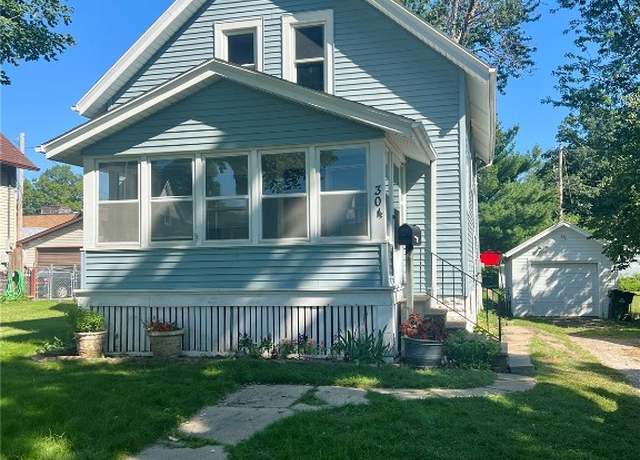 Property at 304 34th Street St NE, Cedar Rapids, IA 52402, 2 beds, 1 bath