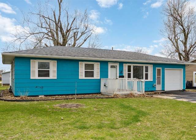 Property at 1107 Raney St, Hiawatha, IA 52233, 3 beds, 1 bath