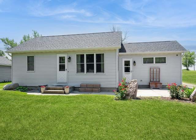 Property at 3374 Schmickle Rd, Marion, IA 52302, 3 beds, 2.5 baths