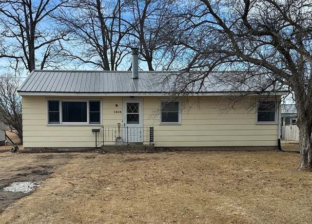 Property at 1806 Maple Way, Coggon, IA 52218, 3 beds, 1 bath