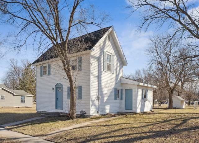 Property at 710 Center St, Independence, IA 50644, 2 beds, 1 bath
