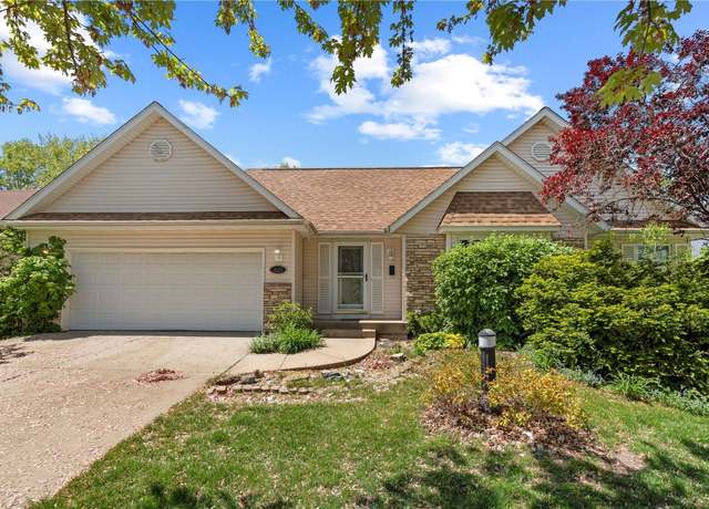 Property at 821 Longfellow Pl, Iowa City, IA 52240, 3 beds, 2.5 baths