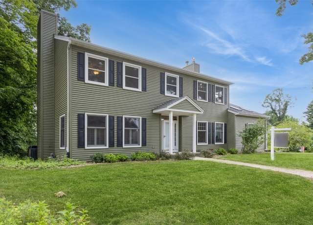 Property at 1916 Oak Knolls Ct Ct SE, Cedar Rapids, IA 52403, 5 beds, 3.5 baths