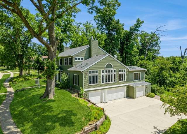 Property at 1916 Oak Knolls Ct Ct SE, Cedar Rapids, IA 52403, 5 beds, 3.5 baths