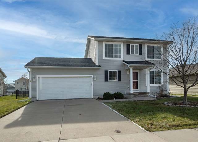 Property at 310 Oak Park Cir, Marion, IA 52302, 3 beds, 2.5 baths