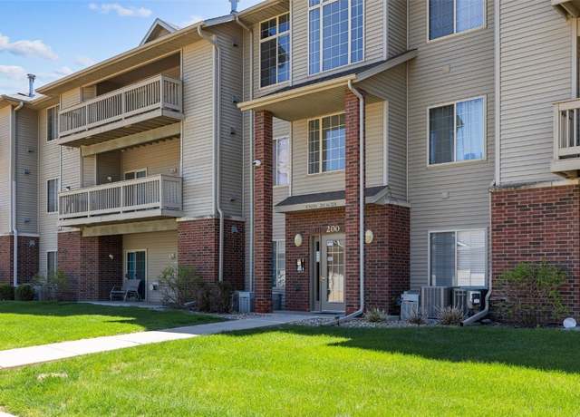 Property at 250 Cimarron Dr #207, Hiawatha, IA 52233, 2 beds, 2 baths
