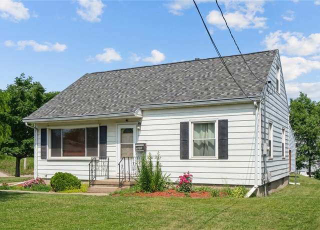 Property at 2901 J St SW, Cedar Rapids, IA 52404, 3 beds, 1 bath