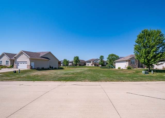Property at 2130 Rosewood Ridge Dr, Marion, IA 52302