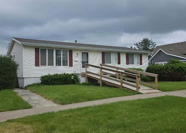 Property at 1404 4th Avenue Ave, Belle Plaine, IA 52208, 3 beds, 2 baths