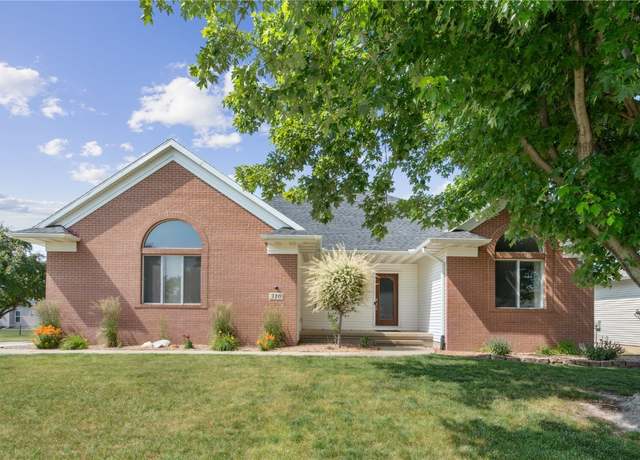 Property at 310 34th Ave, Marion, IA 52302, 5 beds, 3 baths