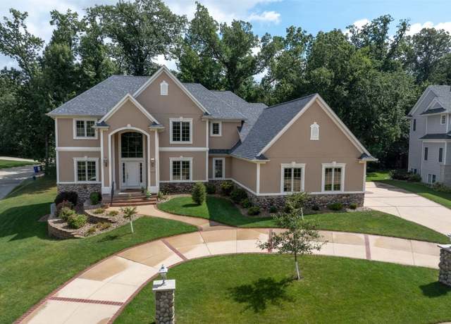 Property at 4402 Oak Leaf Ct NE, Cedar Rapids, IA 52411, 6 beds, 5 baths