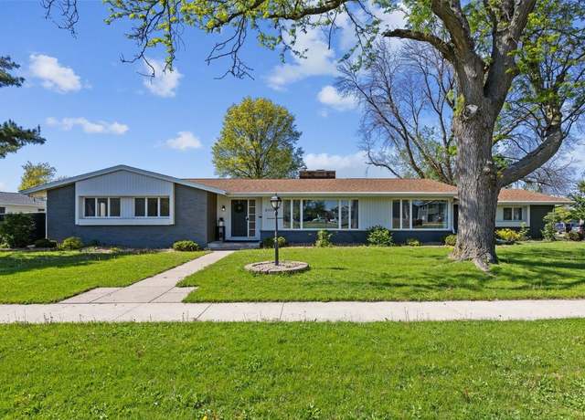 Property at 5100 Johnson Ave SW, Cedar Rapids, IA 52404, 3 beds, 3 baths