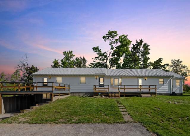 Property at 6119 28th Ave Dr, Vinton, IA 52349, 3 beds, 2 baths