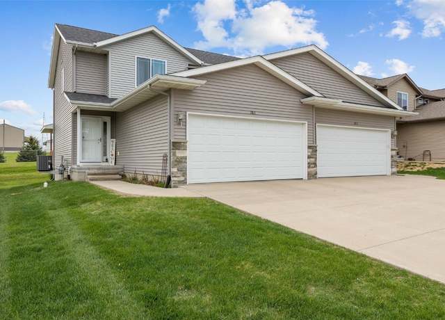 Property at 1811 Rosehill Dr SW, Cedar Rapids, IA 52404, 3 beds, 2.5 baths
