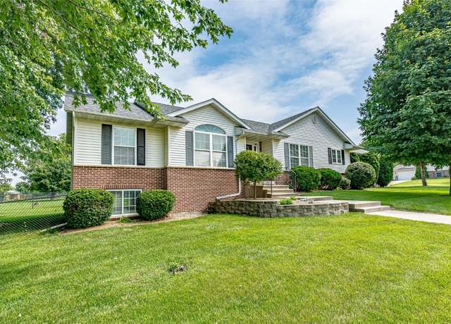 Property at 401 Rosedale Dr, Center Point, IA 52213, 3 beds, 2.5 baths