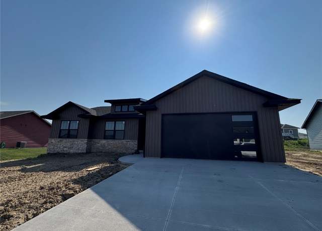 Property at 435 Council St, Anamosa, IA 52205, 3 beds, 2 baths