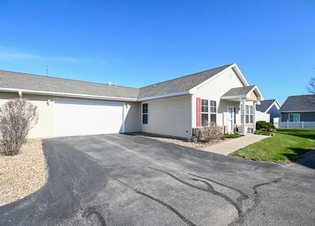 Property at 1325 Tower Ln NE, Cedar Rapids, IA 52402, 3 beds, 2 baths